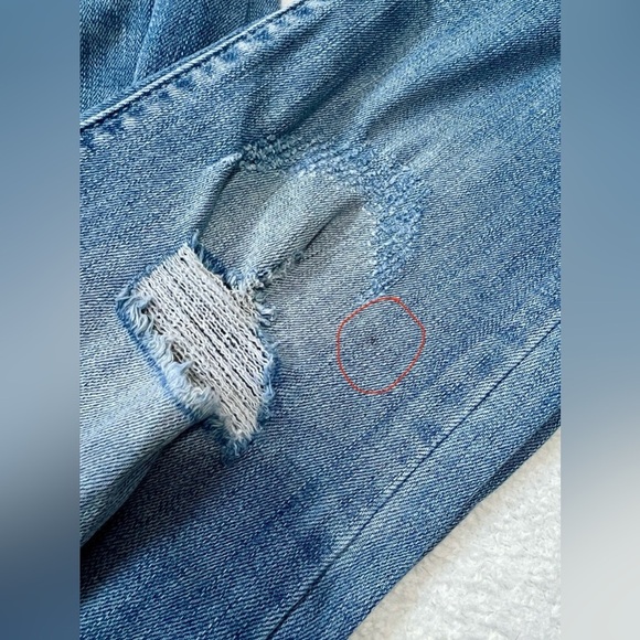 Judy Blue Light Wash Skinny Fit Distressed Jean - 11/30 - Picture 6 of 14